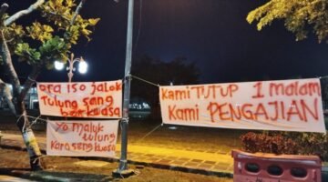PKL Pasang Spanduk Protes di Alun-alun Wonosari, Emoh Direlokasi