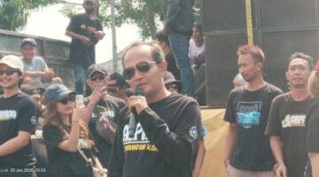 Truk Berjajar dari Tugu Tobong Sampai Gedung DPRD Gunungkidul, Sopir Demo Tolak UU ODOL