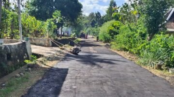 Geram Jalan Rusak 20 Tahun Tak Diperbaiki, Warga 3 RT Patungan