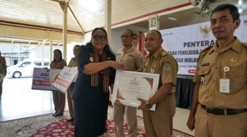 Bupati Berikan Penghargaan Administrasi Kependudukan kepada Kalurahan dan Kapanewon Terjempol